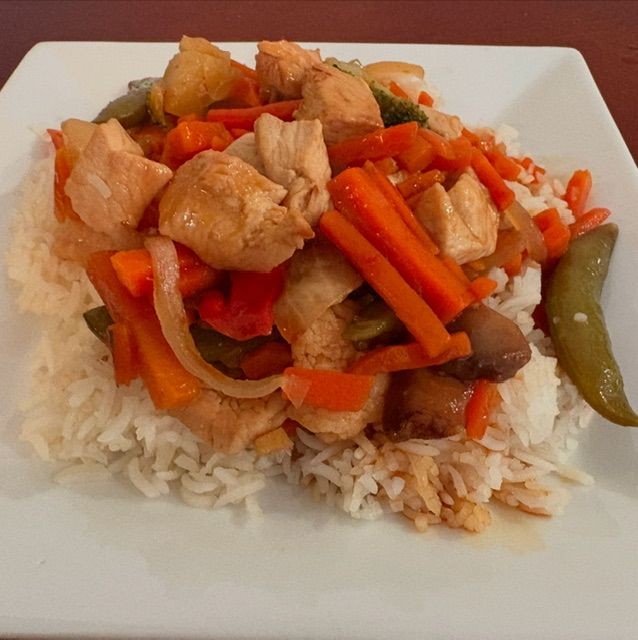 Savory chicken stir fry with colorful vegetables and soy-ginger sauce – high-protein, Asian-inspired healthy meal 